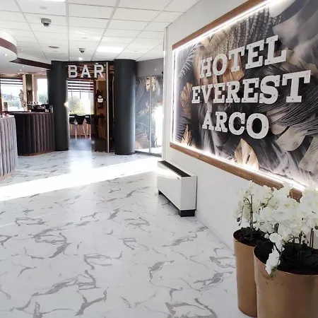 Everest ホテル