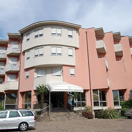 Everest Hotel 3*